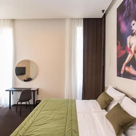 Grand Hedonist Hotel 4*